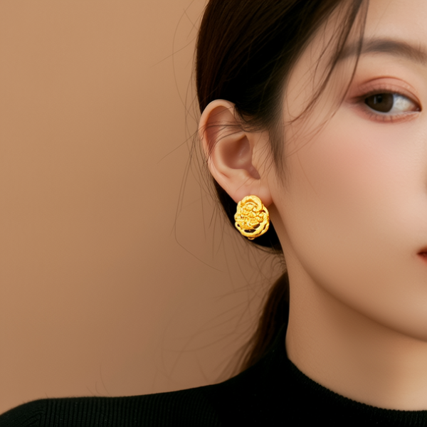 女生黄金耳钉图片大全